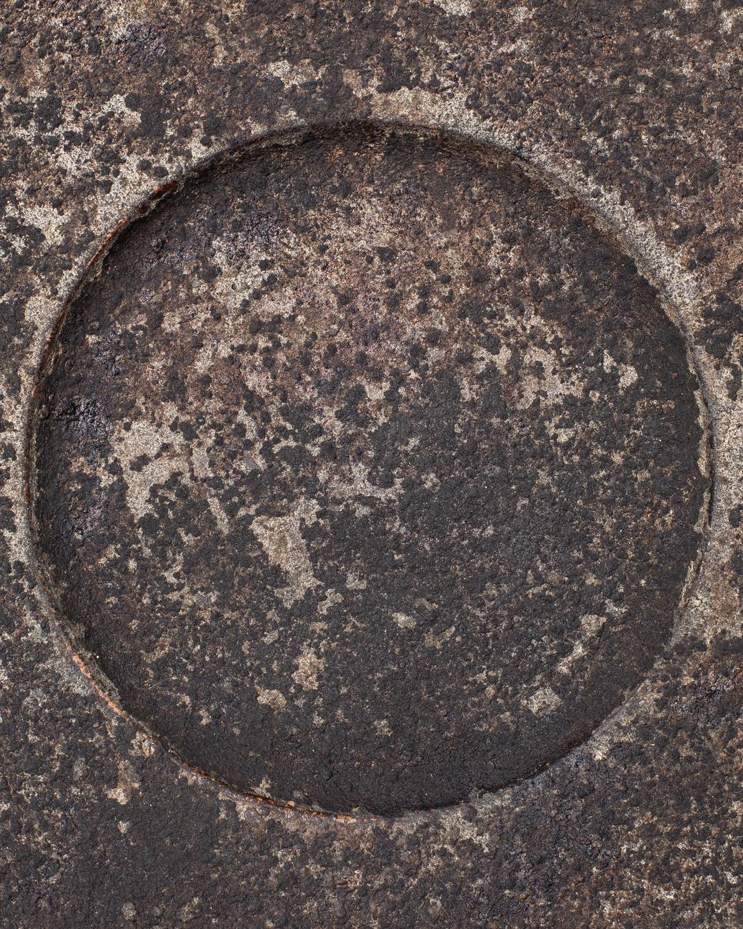 Close-up of the sunken centre of Plate II by Louis Vincent